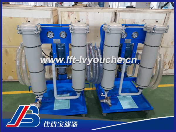 YBLL50濾油車：  YBLL50濾油車是佳潔寶濾器生產(chǎn)的一款濾油機，八級過濾，達到NASA5級。    YBLL50濾油車參數(shù)：  型號：可移動濾油機 規(guī)格：YBLL50  品牌：佳潔寶 貨期：20個工作日 過濾介質(zhì)：除雜除水 過濾精度：3微米 過濾流量：50L/min 過濾介質(zhì)：油液  其他產(chǎn)品推薦：  賀德克濾油車      PALL頗爾濾油車       高精度濾油車       便移式濾油車