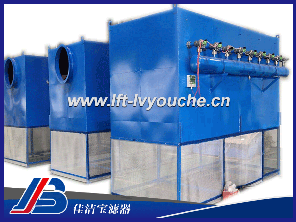 空壓機(jī)壓縮機(jī)配套過濾器介紹： 空壓機(jī)壓縮機(jī)配套過濾器是佳潔寶濾器生產(chǎn)的一款空氣凈化過濾器，空氣動力設(shè)備吸入含有灰塵的空氣之后，會對設(shè)備造成危害，吸入的灰塵會在風(fēng)機(jī)葉片表面上結(jié)垢，造成設(shè)備中轉(zhuǎn)子的動平衡失衡精度下降，簡短使用壽命，設(shè)備生銹、腐蝕等影響。因而，空氣動力設(shè)備必須要配高精度空氣過濾器。佳潔寶生產(chǎn)的自潔式空氣過濾器是在國內(nèi)外同類空氣壓縮機(jī)等進(jìn)氣要求加以改進(jìn)完善的，目前產(chǎn)品性能完全滿足了工業(yè)燃機(jī)高爐鼓風(fēng)空氣壓縮機(jī)等進(jìn)氣要求。 圖片：  空壓機(jī)壓縮機(jī)配套過濾器性能特點： 1、佳潔寶生產(chǎn)的自潔式空氣過濾器采用了先進(jìn)的沉流式布局及濾筒斜裝結(jié)構(gòu)，因而除塵器在工作過程中同步清灰效果好。 2、凈化效率高，對于亞微米以上的粉塵有99。9%以上的凈化效率，設(shè)備運(yùn)行阻力低，有效節(jié)約除塵系統(tǒng)的能耗。 3、塵氣入口設(shè)置擋塵板，有緩沖及耐磨作用，不使粉塵直接高速沖擊濾筒，因而能延長濾筒的使用壽命。 4、濾筒15°傾斜安裝，便于更換方便，而且除塵器本體內(nèi)不設(shè)置傳動部件，使其維修工作減少。對一般性粉塵，濾筒的使用周期長比濾袋的優(yōu)勢大，成本便宜。 5、模塊式組合，大小可以隨意選擇，可以擴(kuò)大原有組合，增加除塵機(jī)組，而不需要對原有設(shè)備進(jìn)行太多的改動。 自潔式空氣除塵器產(chǎn)品原理： 在壓縮機(jī)吸氣負(fù)壓下，RH自潔式入口過濾器吸入周圍的環(huán)境空氣，當(dāng)空氣穿過高效濾筒時，氣流中一部分顆粒粗大的塵粒在重力和慣性力的作用下，沉降到過濾器的底部，粒度細(xì)、密度小的塵粒通過布朗擴(kuò)散和纖維攔截等綜合效應(yīng)，使粉塵沉積在濾筒的濾料表面，凈化后的氣體進(jìn)入凈氣室內(nèi)，然后由出風(fēng)管送出至壓縮機(jī)。 技術(shù)參數(shù)： 1. 空氣過濾量吸入狀態(tài) 14400Nm3/h 2. 總過濾面積 240m2 3. 過濾精度 1μm 4. 過濾效率 99.99% 5. 過濾初阻損 ≤150Pa 6. 正常阻損 ≤600Pa（可調(diào)節(jié)） 7. 過濾終阻損 客戶自定（推薦1500～2000Pa） 8. 報警阻損 1200Pa（可設(shè)定） 9. 干燥空氣反吹氣量 0.2 Nm3/min 10. 反吹氣壓 0.6～0.85 Mpa 11. 耗電量 100W 12. 安裝形式 戶外立式 13. 外形尺寸（mm） 2200*1780*2900 14. 設(shè)備總重量 1200Kg  新鄉(xiāng)市佳潔寶濾器廠家主打產(chǎn)品類型：  1、高精度濾油車：LYC-B高精度濾油車(三級高精度濾油機(jī)） 2、便移式濾油車：LYC-A便移式濾油車、LUC精細(xì)濾油車、LUCD精細(xì)濾油車 3、便攜式濾油車：BLYJ便攜式濾油車、手提式濾油車 4、箱式移動濾油車：LYC-C濾油車 5、其他濾油車：賀德克濾油車、PALL頗爾濾油車 6、除塵器：自潔式空氣過濾器、濾筒除塵器、濾袋除塵器、焊煙凈化器、脈沖除塵器、UV光氧、活性炭吸附箱、濾筒、空氣濾芯、濾袋。 7、全自動自清洗過濾器：立式自清洗過濾器、臥式自清洗過濾器、直角式自清洗過濾器 8、精密過濾器：保安過濾器、袋式過濾器 9、油過濾器：YPM中高壓管路過濾器、YPH高壓過濾器、PHB高壓管路過濾器、PMA中壓管路過濾器、PLA低壓過濾器 10、水濾芯：大流量水濾芯（3M派克頗爾大通量濾芯）、PP熔噴濾芯、線繞濾芯、折疊濾芯、 11、液壓附件系列有：液壓空氣濾清器、液位液溫計、棒式磁性過濾器、冷卻器、濾片 新鄉(xiāng)佳潔寶濾油車主要應(yīng)用在電力、冶金、紡織、機(jī)械加工、航空、制藥、鋼廠等行業(yè)中。 歡迎您登陸我們網(wǎng)站：http://www.crowd-funding.com.cn    進(jìn)行相關(guān)查詢！